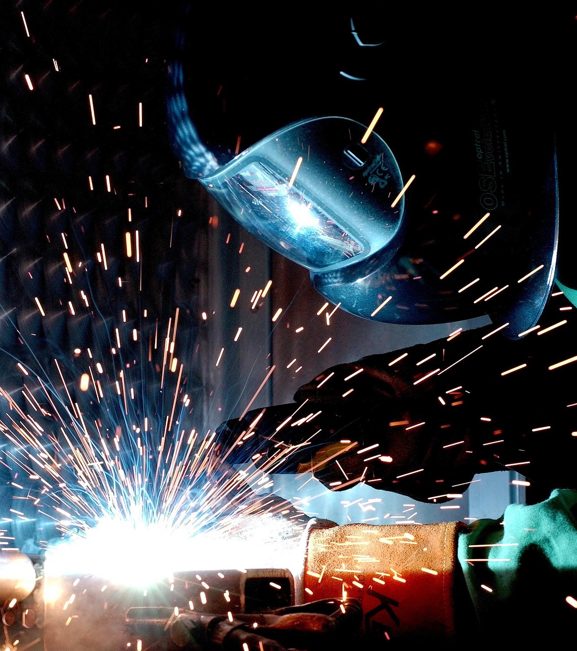 Master Lean & Six Sigma: Compare Strategies for Efficient Manufacturing