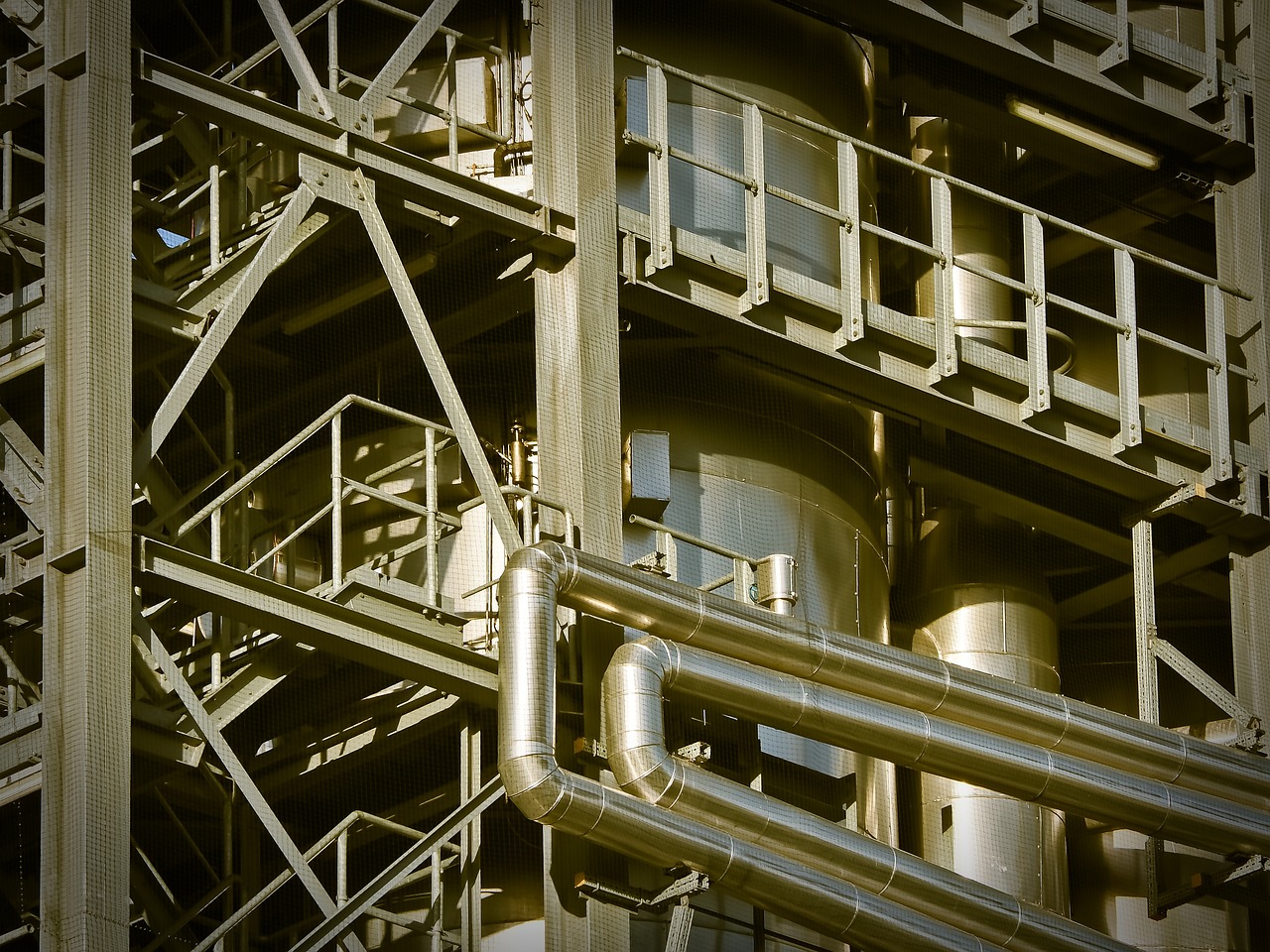 Streamline Manufacturing: Lean vs. Six Sigma Techniques